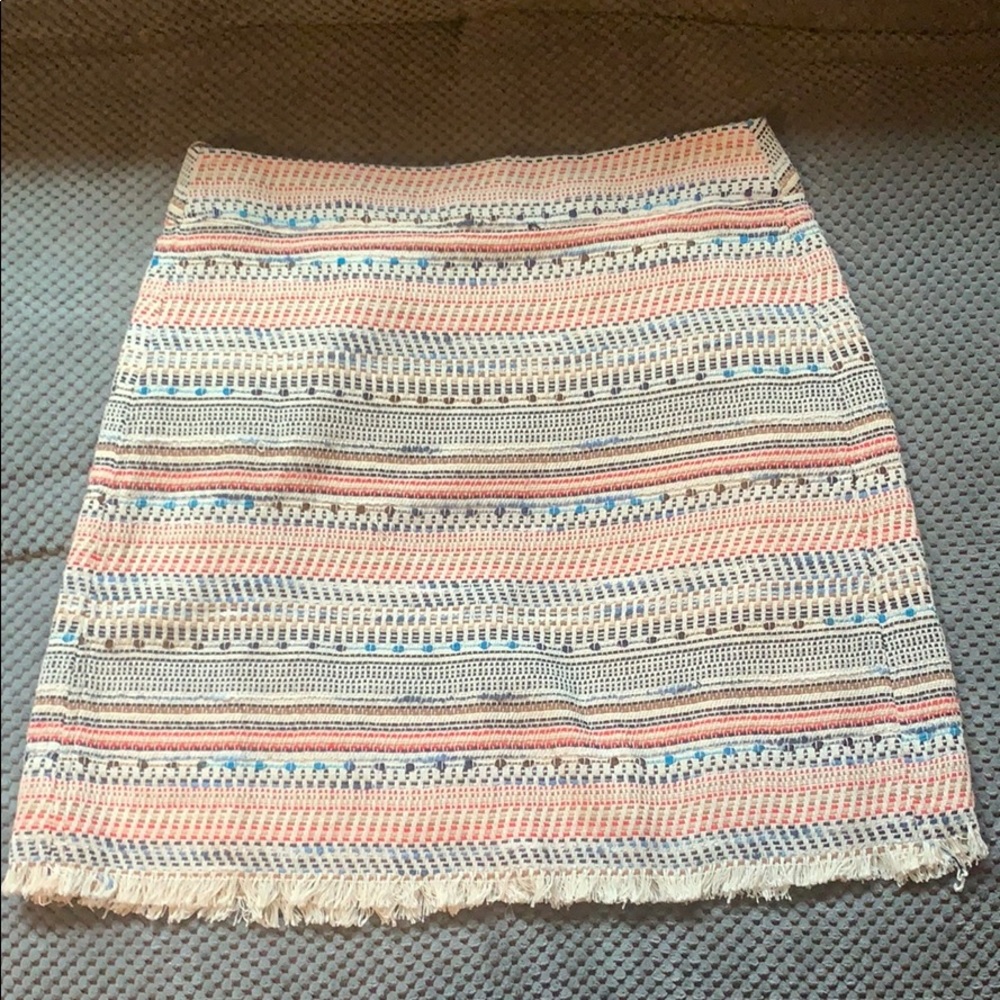 Woven and lined Loft skirt gently used